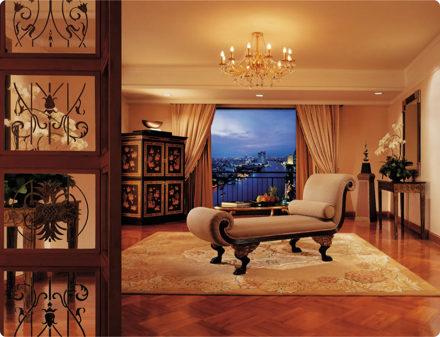 Pesca Shangri La room Lounge Drapery 1